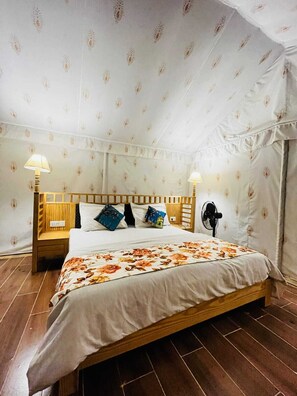 Schallisolierte Zimmer, kostenloses WLAN, Bettwäsche