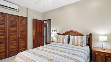 2 bedrooms, desk, iron/ironing board, WiFi