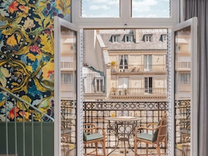 Suite básica, 1 habitación | Ropa de cama hipoalergénica y caja de seguridad en la habitación