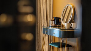 A room with a vanity table, a mirror, a coffee maker, and a cup. - Howfield Hotel (Merthyr Tydfil)