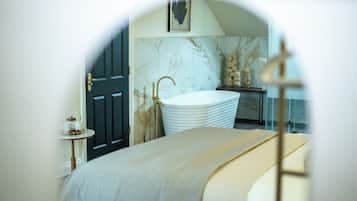 Superior King Room | Free WiFi, bed sheets