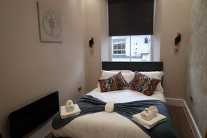 2 bedrooms, desk, iron/ironing board, travel cot