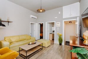 TV - Rhodes Old town apartment manos (Rodos)