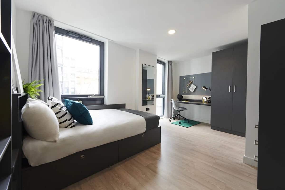 Blackout curtains, free WiFi, bed sheets