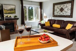 Interior - Walk to Lifts & Main St Condo (Breckenridge)