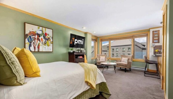Desk, iron/ironing board, travel crib, WiFi - Perfect Couples' Retreat in a Mountain Condo (Breckenridge)