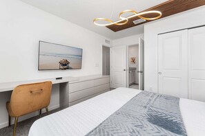 6 slaapkamers, een bureau, een strijkplank/strijkijzer, gratis wifi