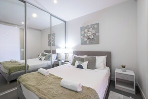 1 habitación, tabla de planchar con plancha, wifi gratis y ropa de cama 