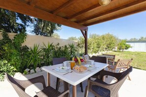 Outdoor dining - Louka's Cozy Home at Kolympia (Rhodes)