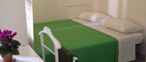 2 habitaciones, tabla de planchar con plancha, wifi y ropa de cama