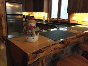 雪櫃、微波爐、焗爐、爐具