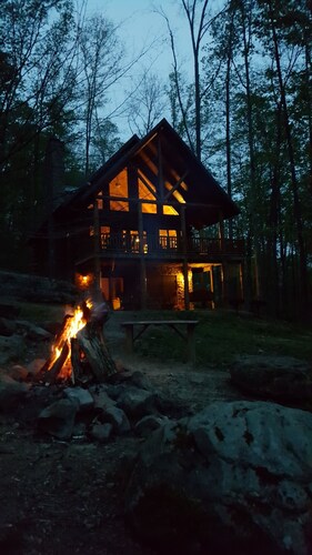 Secluded 3-bedroom cabin on 42 wooded acres with fishing pond, AC, WiFi