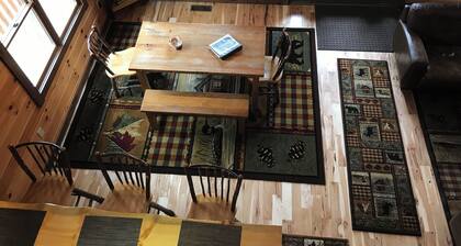 Secluded 3-bedroom cabin on 42 wooded acres with fishing pond, AC, WiFi