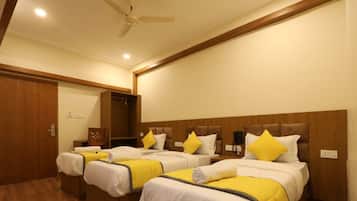 Basic Triple Room | 1 bedroom, soundproofing, iron/ironing board, free WiFi