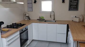 Micro-ondes, four, plaque de cuisson, lave-vaisselle