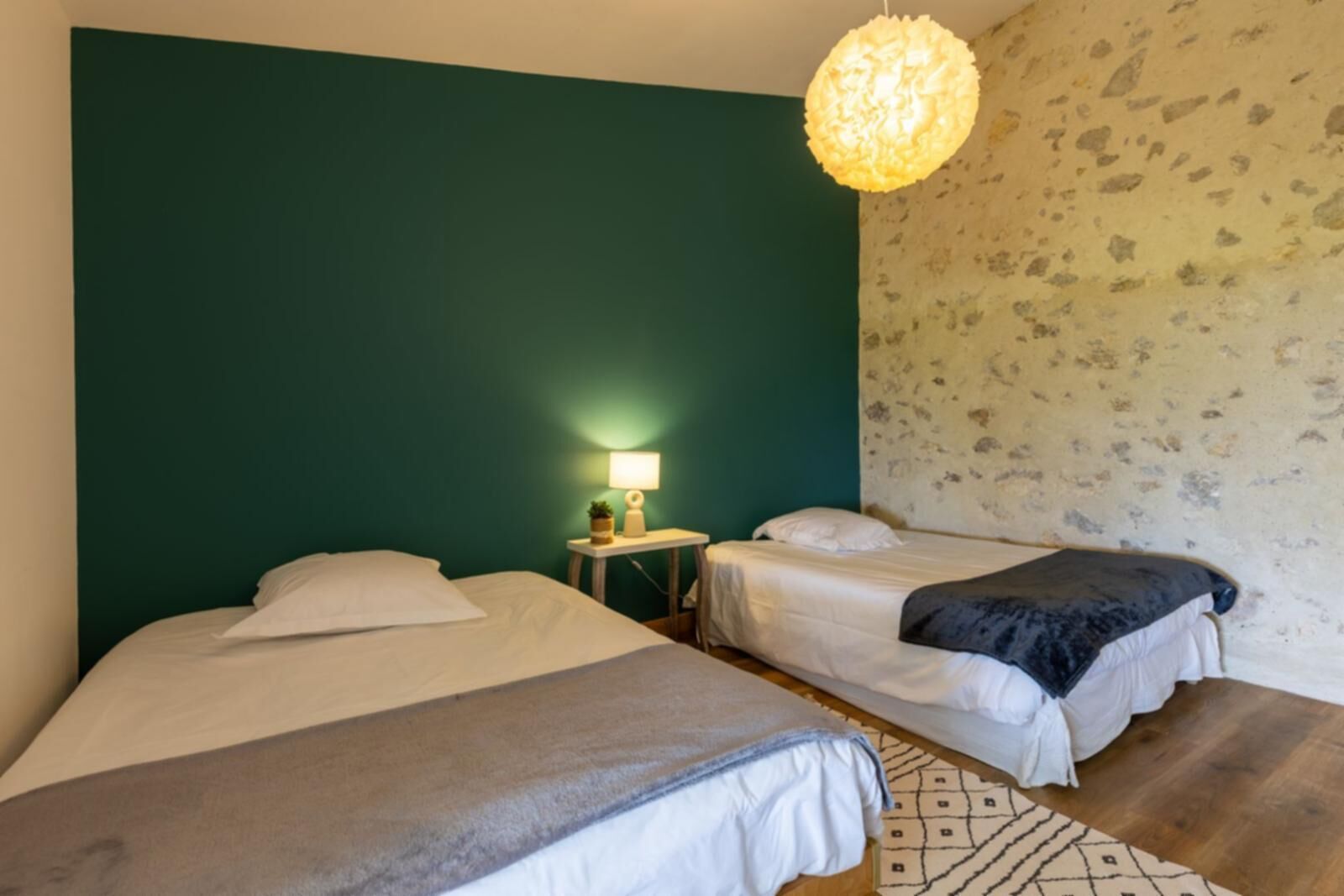 1 chambre, fer et planche à repasser, accès Internet, draps fournis