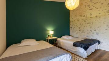 1 chambre, fer et planche à repasser, accès Internet, draps fournis