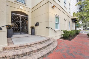 Exterior detail - Savannah Residences|Private Parking|2BR/2BA (Savannah)