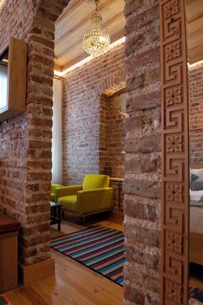 Royal Room | Egyptian cotton sheets, premium bedding, desk, laptop workspace - Eagle's Nest Boutique Hotel (Istanbul)