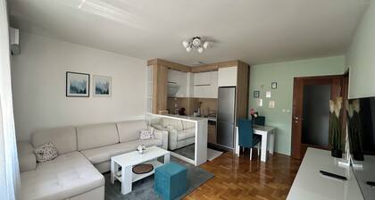 “Cozy Haven & Chic Urban Oasis”