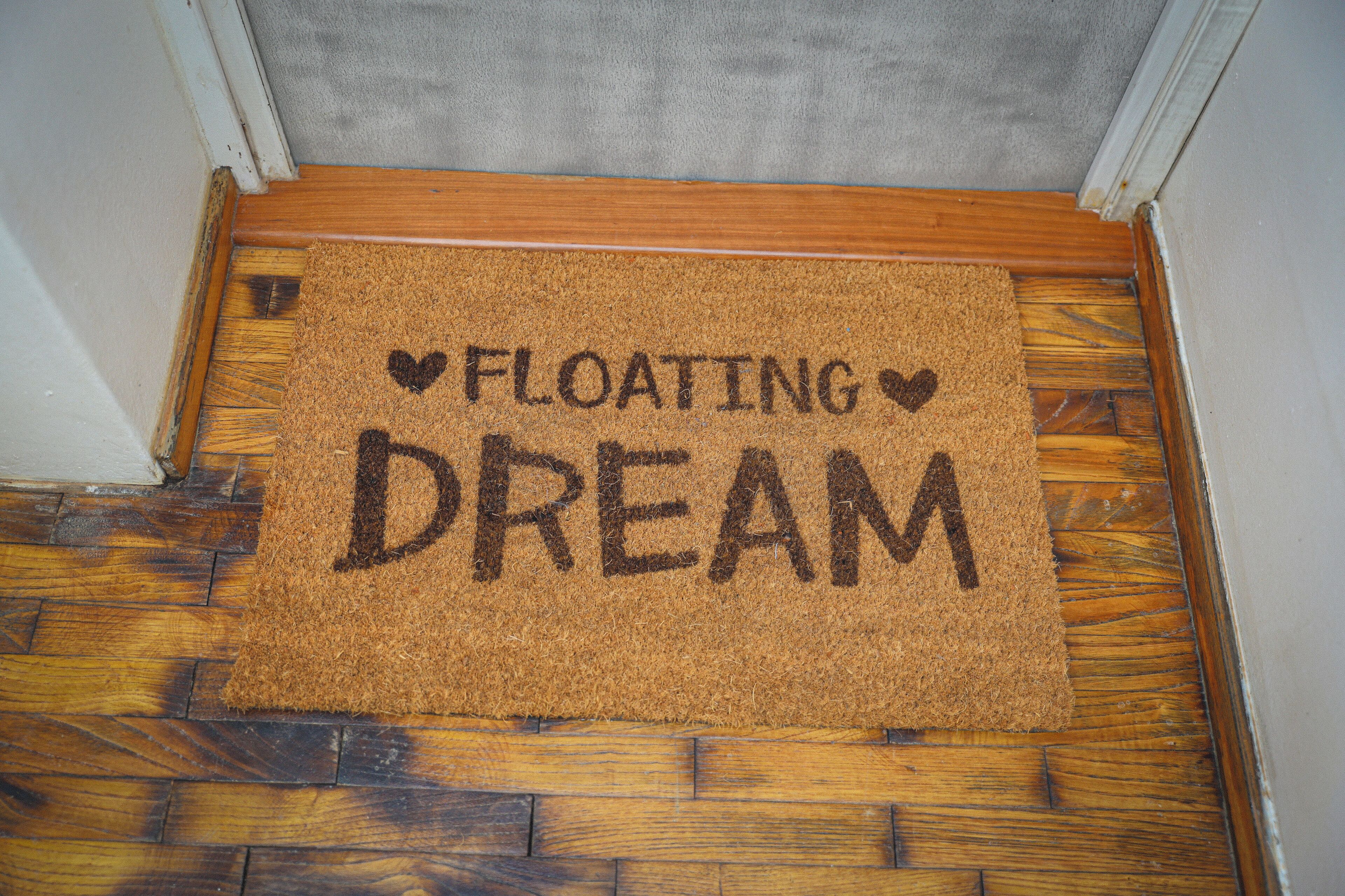 A doormat with the words "FLOATING DREAM" and two hearts.
