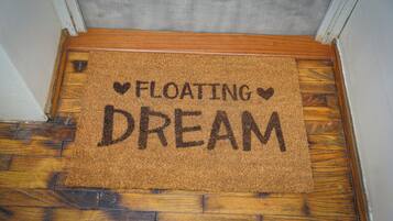 A doormat with the words "FLOATING DREAM" and two hearts.