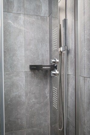 Shower, hair dryer, slippers, towels - FLOATING DREAM (Fiano)