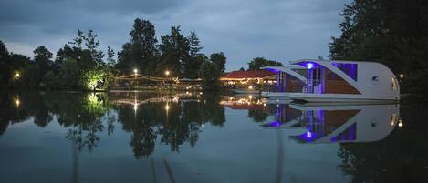 Vista frontal de la propiedad