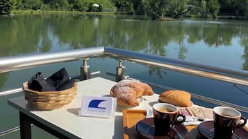 Desayuno a la carta incluido todos los días