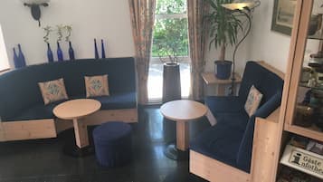 Quầy tiếp tân