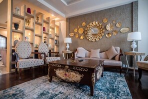 4 bedrooms, soundproofing, free WiFi - Penthouse by Shelton (Rawalpindi)