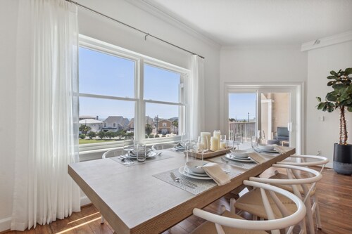 Fully Renovated Ocean Park Condo | Easy Walk to Beach | Fabulous Views from Balcony