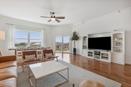 Fully Renovated Ocean Park Condo | Easy Walk to Beach | Fabulous Views from Balcony