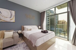 Studio – deluxe, balkong, byutsikt | Skrivebord, strykejern/-brett og wi-fi (inkludert)