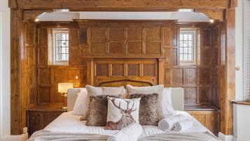 5 bedrooms, iron/ironing board, WiFi, bed sheets