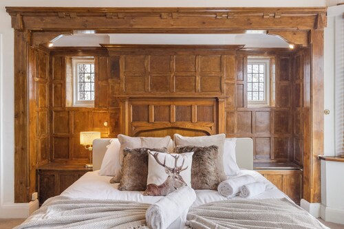 13-Bed London Gem, Opposite Tube perfect for groups and families