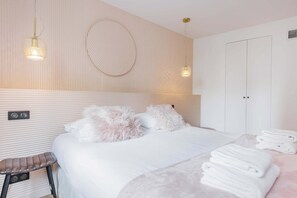 3 soverom, skrivebord, strykejern/-brett og wi-fi