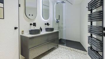 Doccia, asciugacapelli, asciugamani