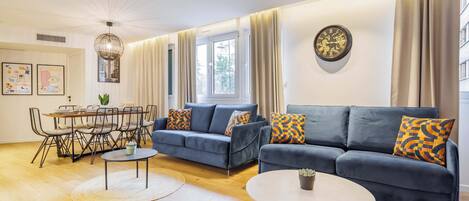 テレビ、書斎 / ワークスペース