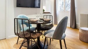 Dining - Charming apartment - 1BR/4P - Canal St Martin (Paris)