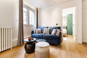 TV - Charming apartment - 1BR/4P - Canal St Martin (Paris)