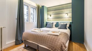 Room - Charming apartment - 1BR/4P - Canal St Martin (Paris)