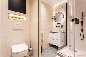 Shower, hair dryer, towels, shampoo - Charming apartment - 1BR/4P - Canal St Martin (Paris)