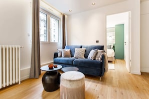 TV - Charming apartment - 1BR/4P - Canal St Martin (Paris)
