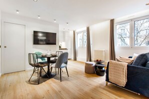 Dining - Charming apartment - 1BR/4P - Canal St Martin (Paris)