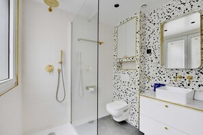 Shower, hair dryer, towels, shampoo