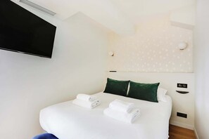 2 bedrooms, iron/ironing board, WiFi, bed sheets - Welcoming apartment - 2BR/6P - Canal St Martin (Paris)