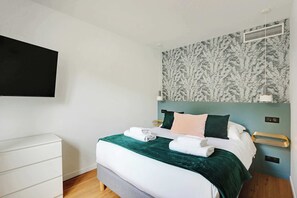 2 slaapkamers, een strijkplank/strijkijzer, wifi, beddengoed