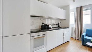 Private kitchen - Welcoming apartment - 2BR/6P - Canal St Martin (Paris)