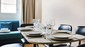 Dining - Welcoming apartment - 2BR/6P - Canal St Martin (Paris)